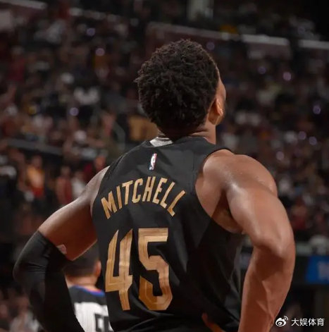 爱游戏体育-米切尔下半场拿39分创NBA纪录，这支骑士队依旧有望冲击总冠军|多诺万-米切尔|克利夫兰骑士队|多诺万·米切尔|哈里森-巴恩斯|联盟_新浪新闻